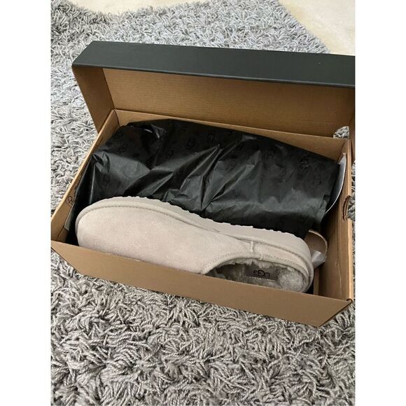NIB Ugg Men's Classic Slip-On Shoe in Pumice Size 11 - Picture 2 of 7